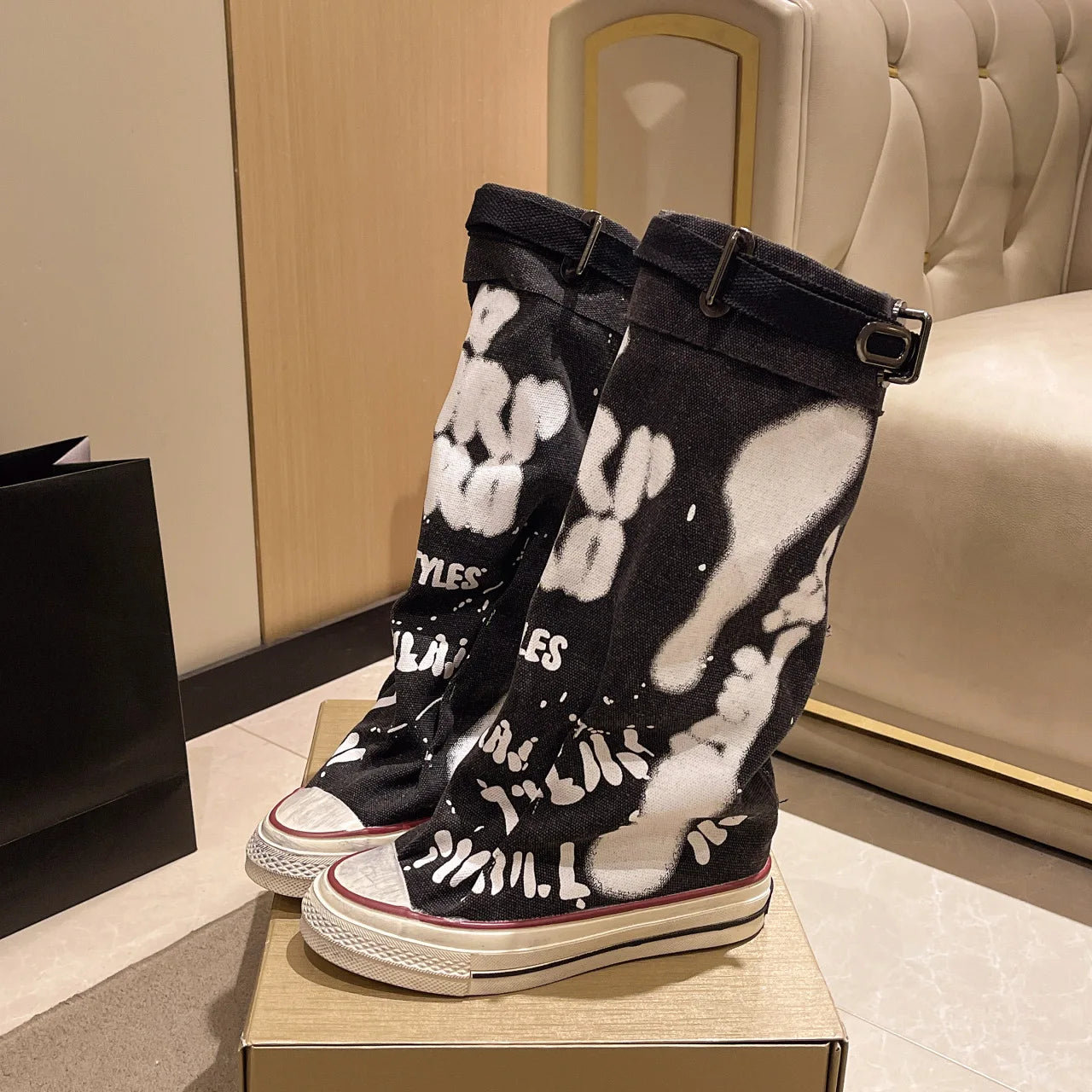 Graffiti High Top Canvas Shoes Women's High Top Boots Wide Barrel Mid Barrel Boots 2025 New Trouser Barrel Stacking Boots