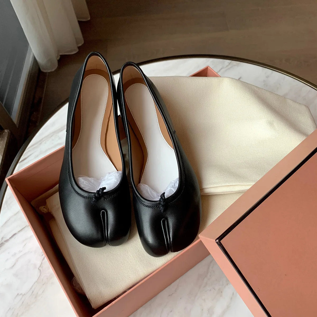 Women Leather Split Toe Design Flat Shoes Shallow Mouth Comfortable Loafers Shoes Outdoor Casual Fashionable Low Top Women Shoes
