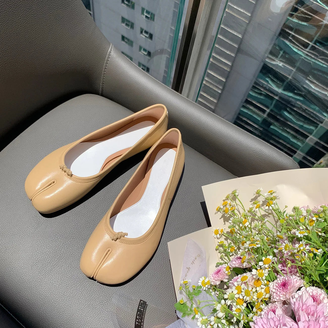 Women Leather Split Toe Design Flat Shoes Shallow Mouth Comfortable Loafers Shoes Outdoor Casual Fashionable Low Top Women Shoes